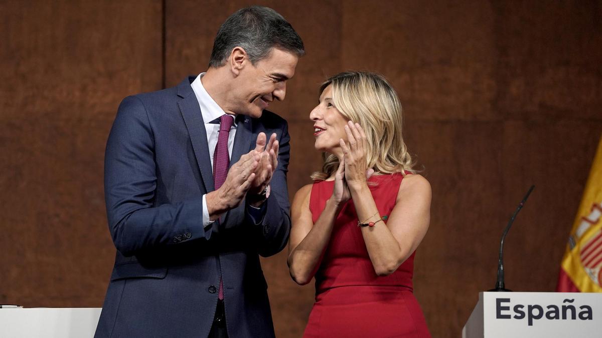 Pedro Sánchez y Yolanda Díaz, este martes en la presentación del acuerdo de coalición progresista.