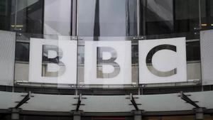 Escándalo en la BBC: despiden a un presentador por este lamentable motivo