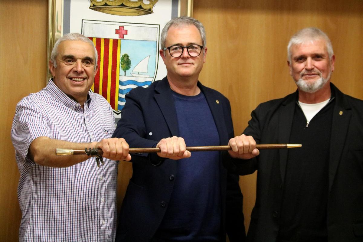 Jordi Gaseni (centro), de ERC, nuevo alcalde de L'Ametlla de Mar (Baix Ebre).