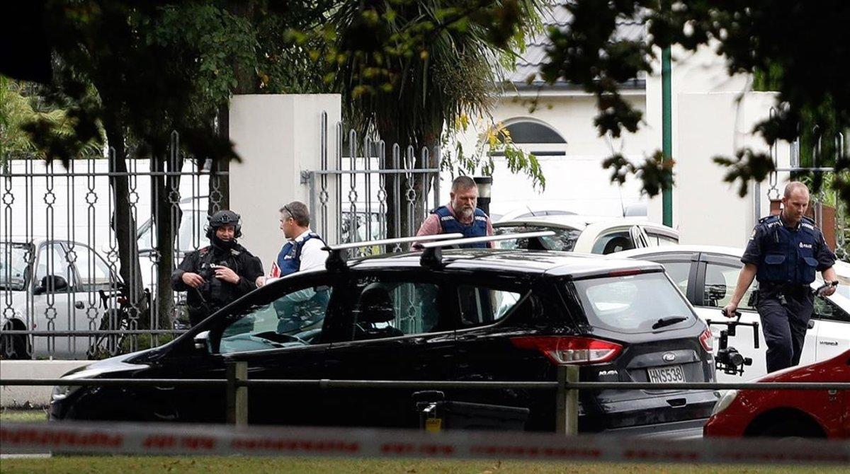 zentauroepp47360646 policias ante la mezquita190315093038