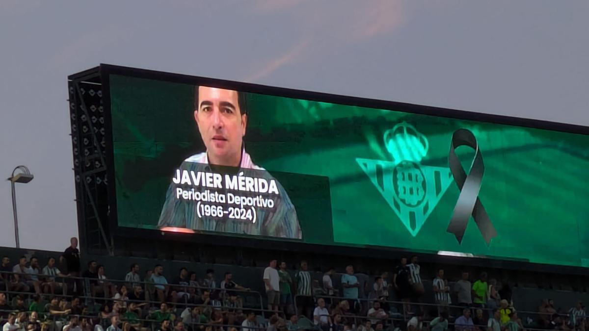 Minuto de silencio en el Real Betis por Javier Mérida y Cristoph Daum en la Conference League