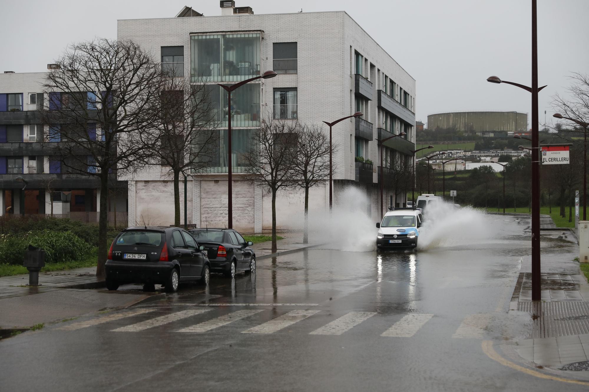 En imágenes: La segunda jornada del temporal azota Gijón
