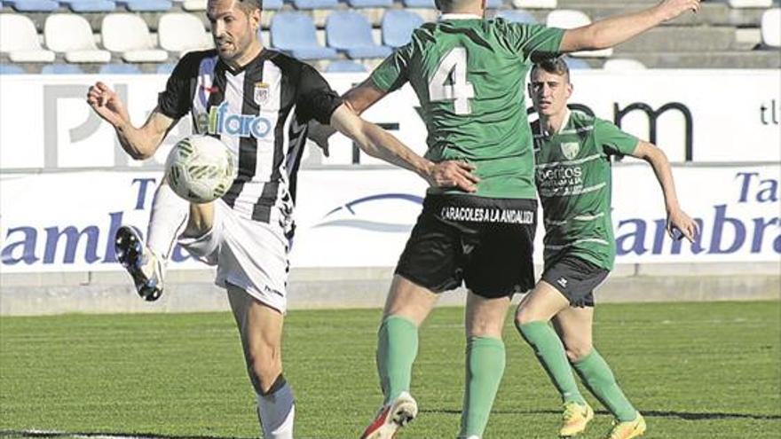 El Don Benito pone a prueba el nivel del Badajoz de Juan Marrero