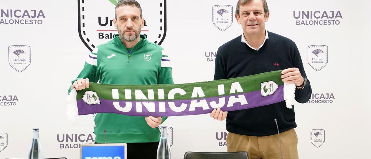 Ibon Navarro, junto a Juanma Rodríguez el día de su presentación como técnico del Unicaja.