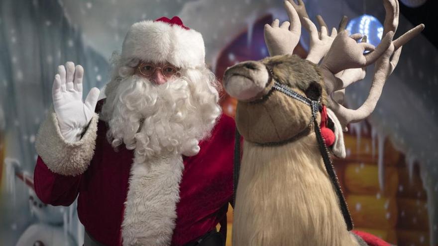 Un grupo de niños brasileños apedrea a Papá Noel tras quedarse sin caramelos