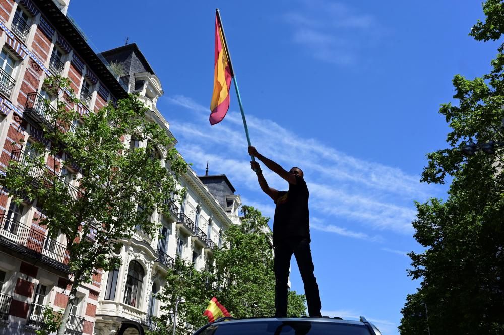 Cientos de personas secundan la protesta de Vox.