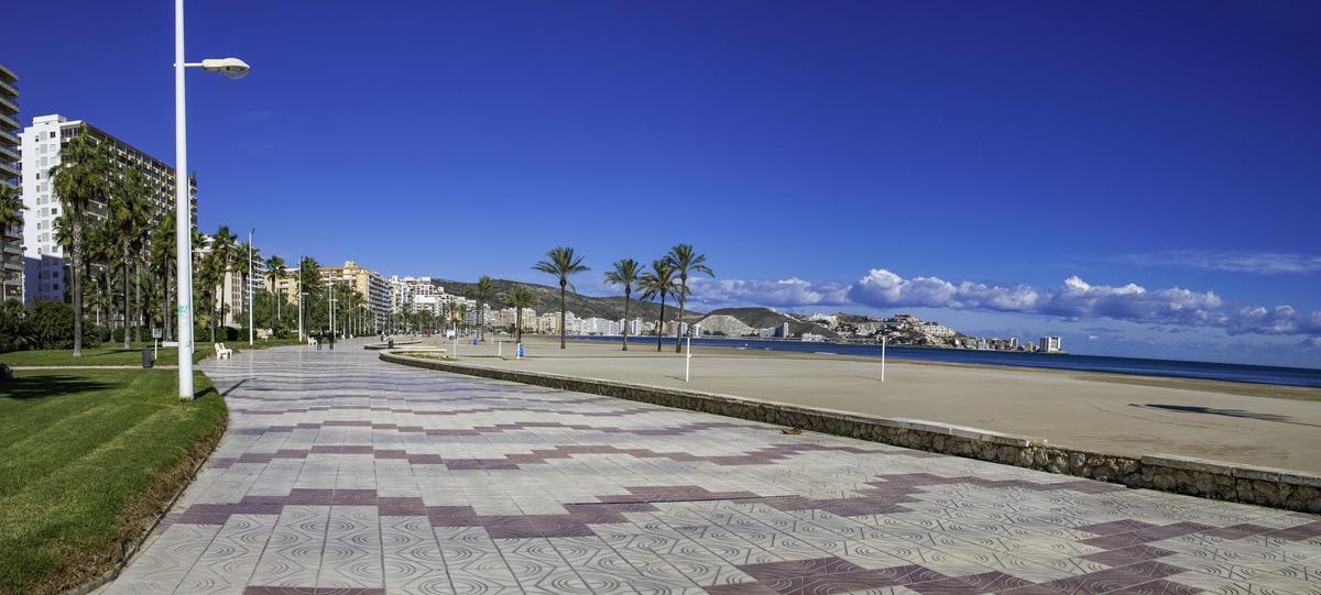 Vista del paseo marítimo de Cullera.