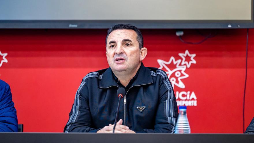 Bernabé Cano, suspendido con cuatro partidos por protestar al árbitro