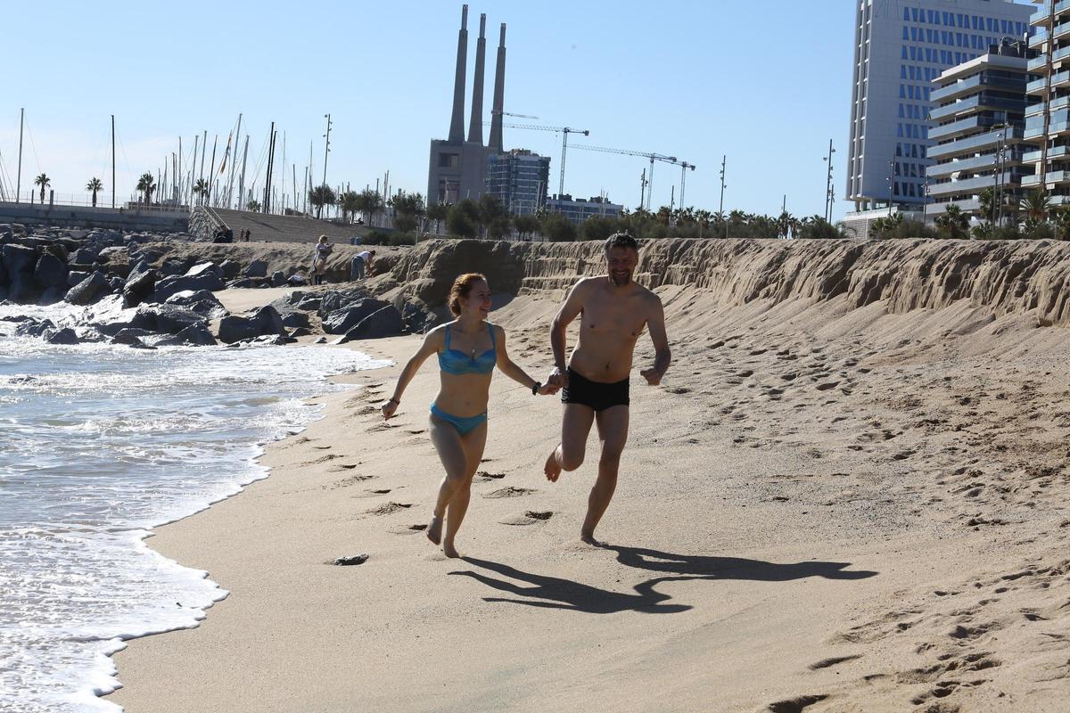 Algunas playas de Badalona pierden arena tras el temporal