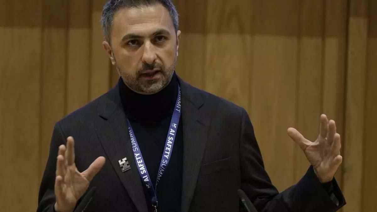 Mustafa Suleyman, director de la división de IA de Microsoft.