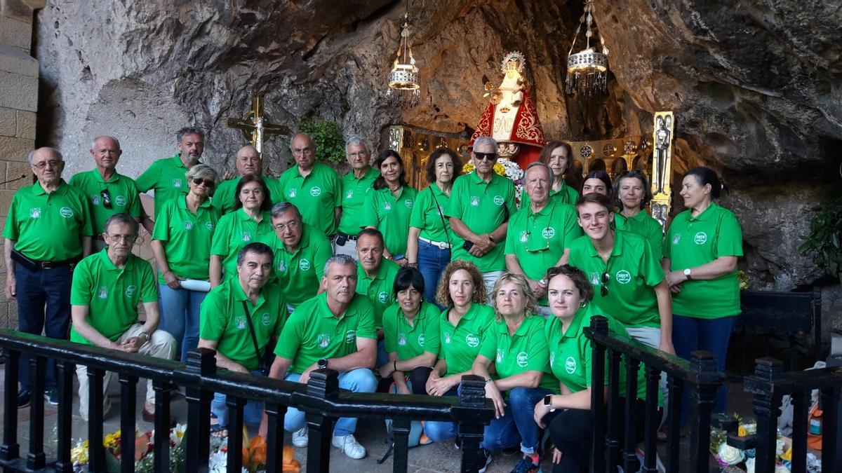 Villaviciosa vuelve a caminar hacia la Santina: la Asociación Amigos de la Cueva de Covadonga recupera la marcha al real sitio