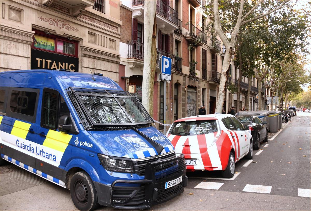 Dispositivo para el desalojo del edificio de la calle de Muntaner.