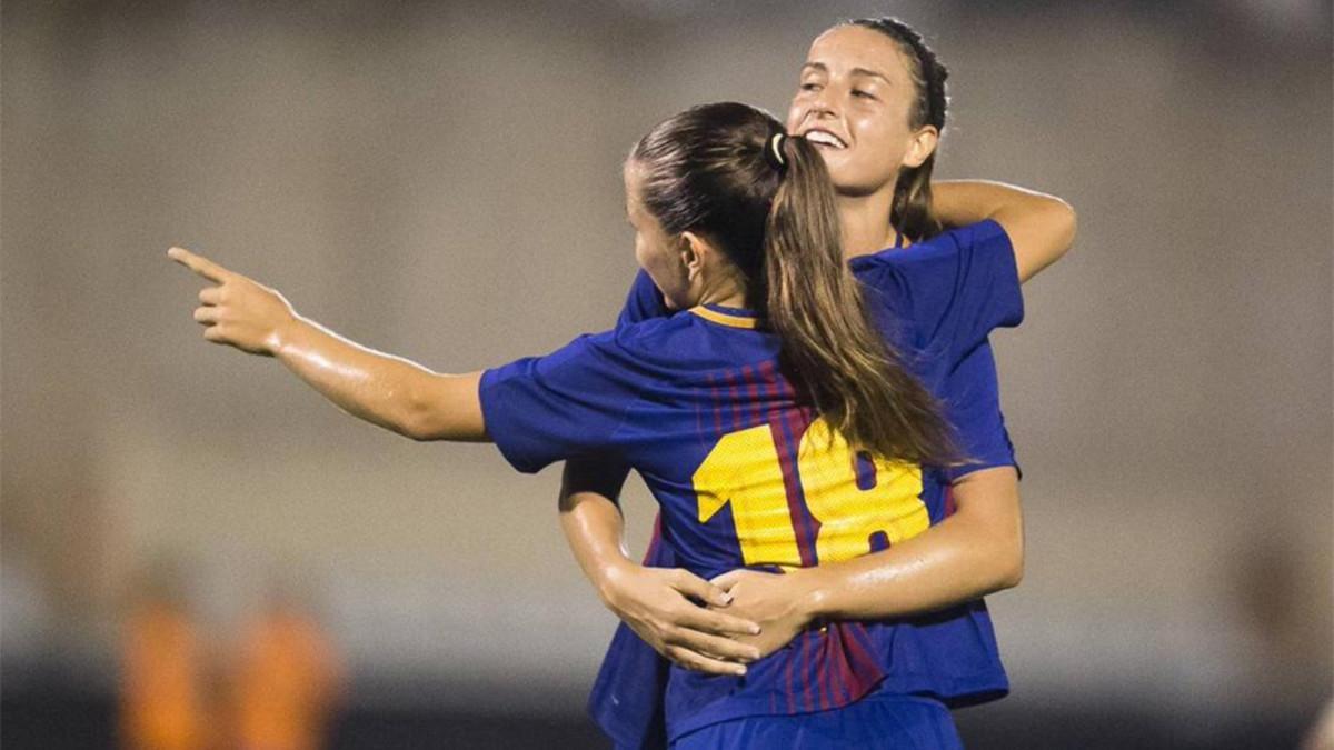 Pina, celebrando con Alexia uno de los goles que ha conseguido con el Barça en pretemporada