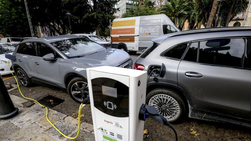 Cargar el coche eléctrico dejará de ser gratis en los puntos públicos de Baleares