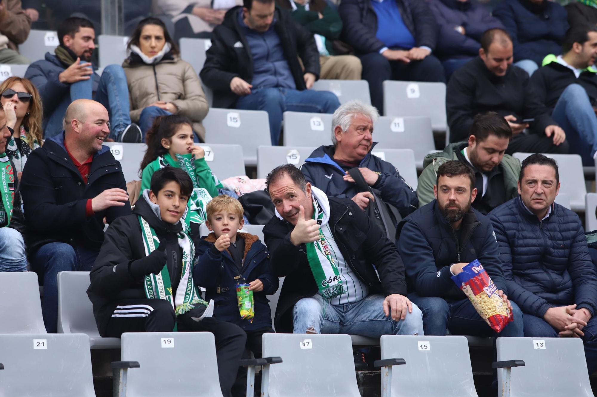 Córdoba CF-Melilla: las imágenes de la afición en El Arcángel