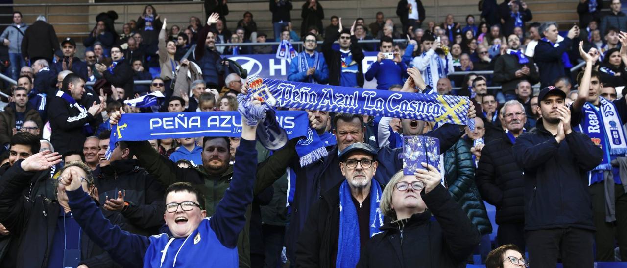 Aficionados azules en el Real Oviedo-Villarreal B