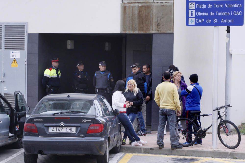 Operació policial en un bloc ocupat a Calonge