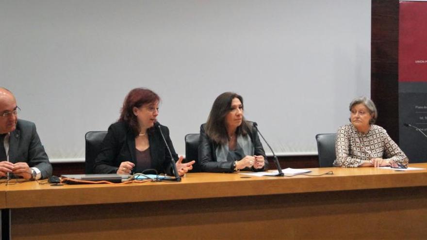La presidenta de Unión Profesional, Auxiliadora Borja, y la secretaria Angélica Gómez, valoran el cambio de ley.