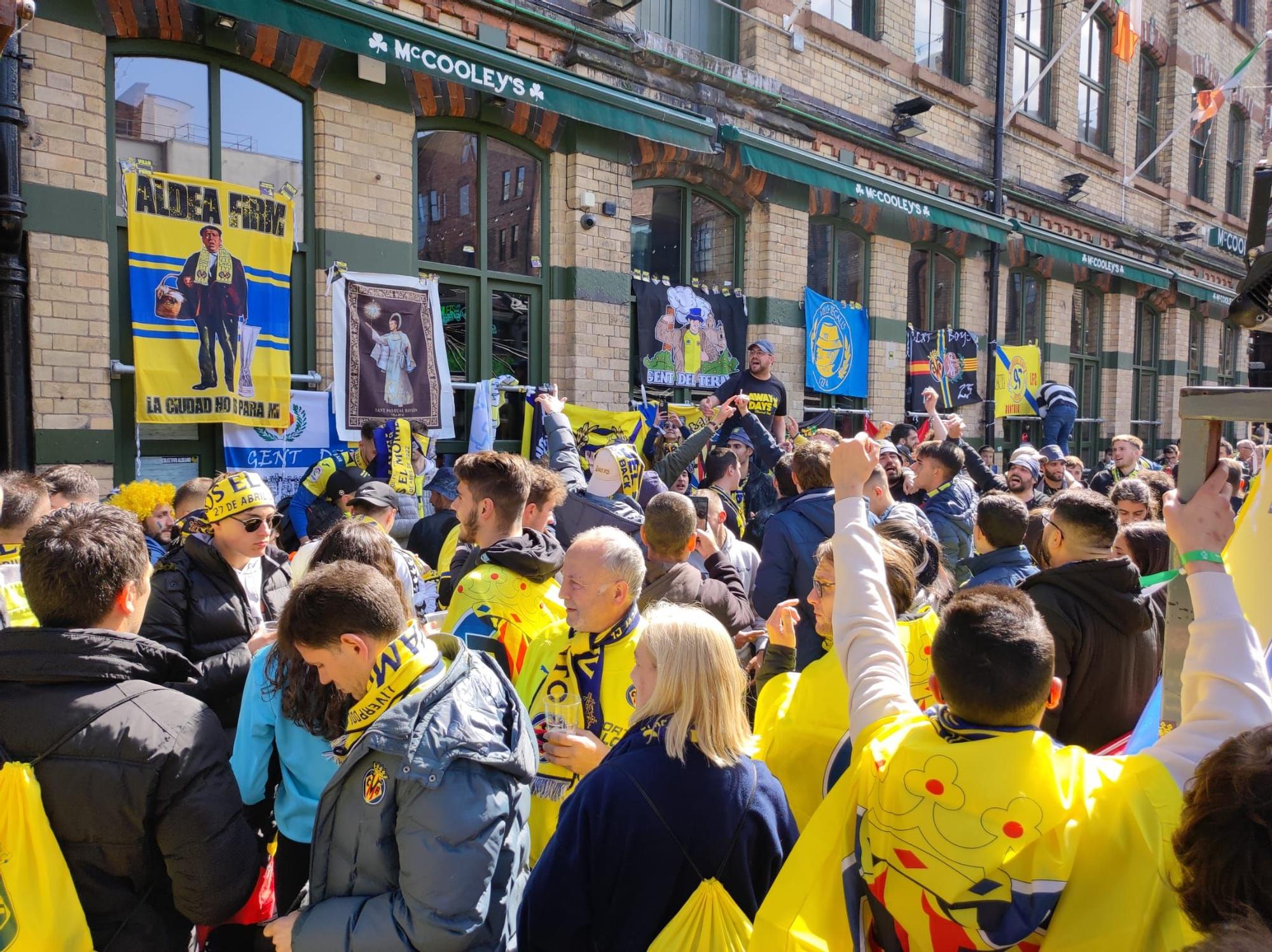 Las mejores imágenes de la afición del Villarreal en su invasión a Liverpool