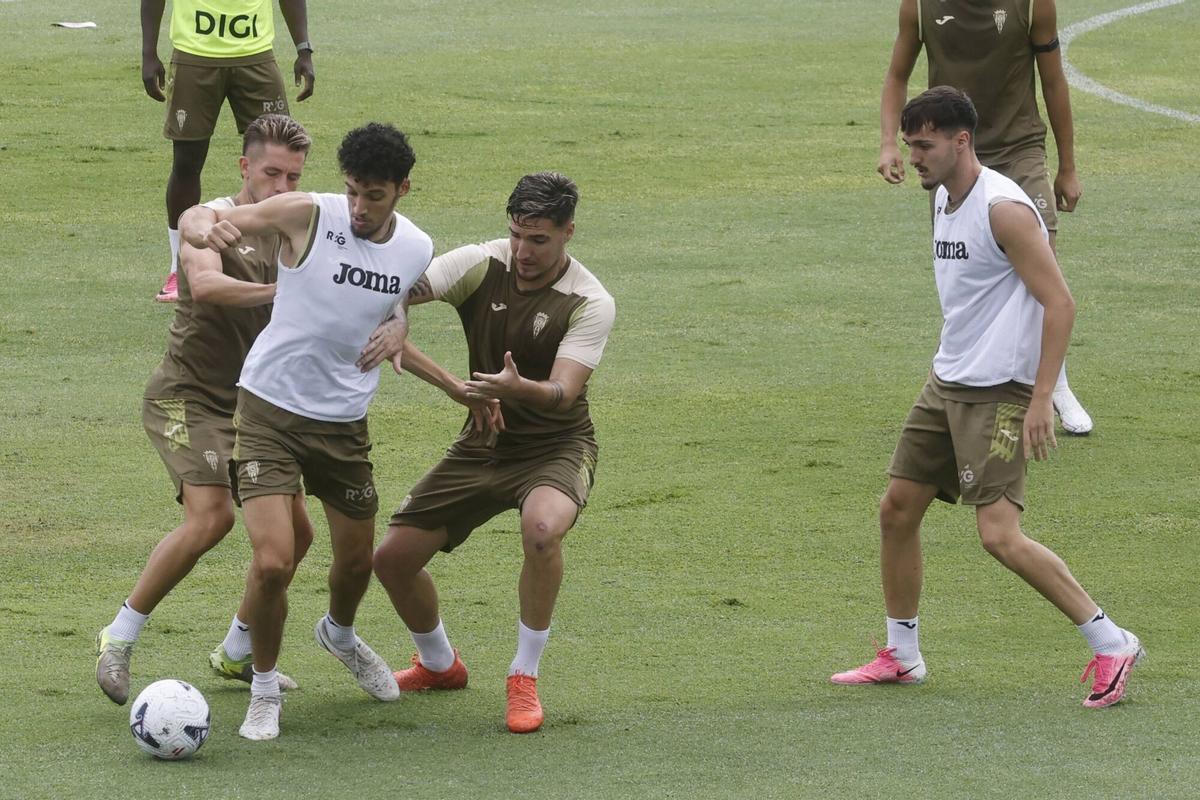 La vuelta al trabajo del Córdoba CF tras superar al Girona, en imágenes