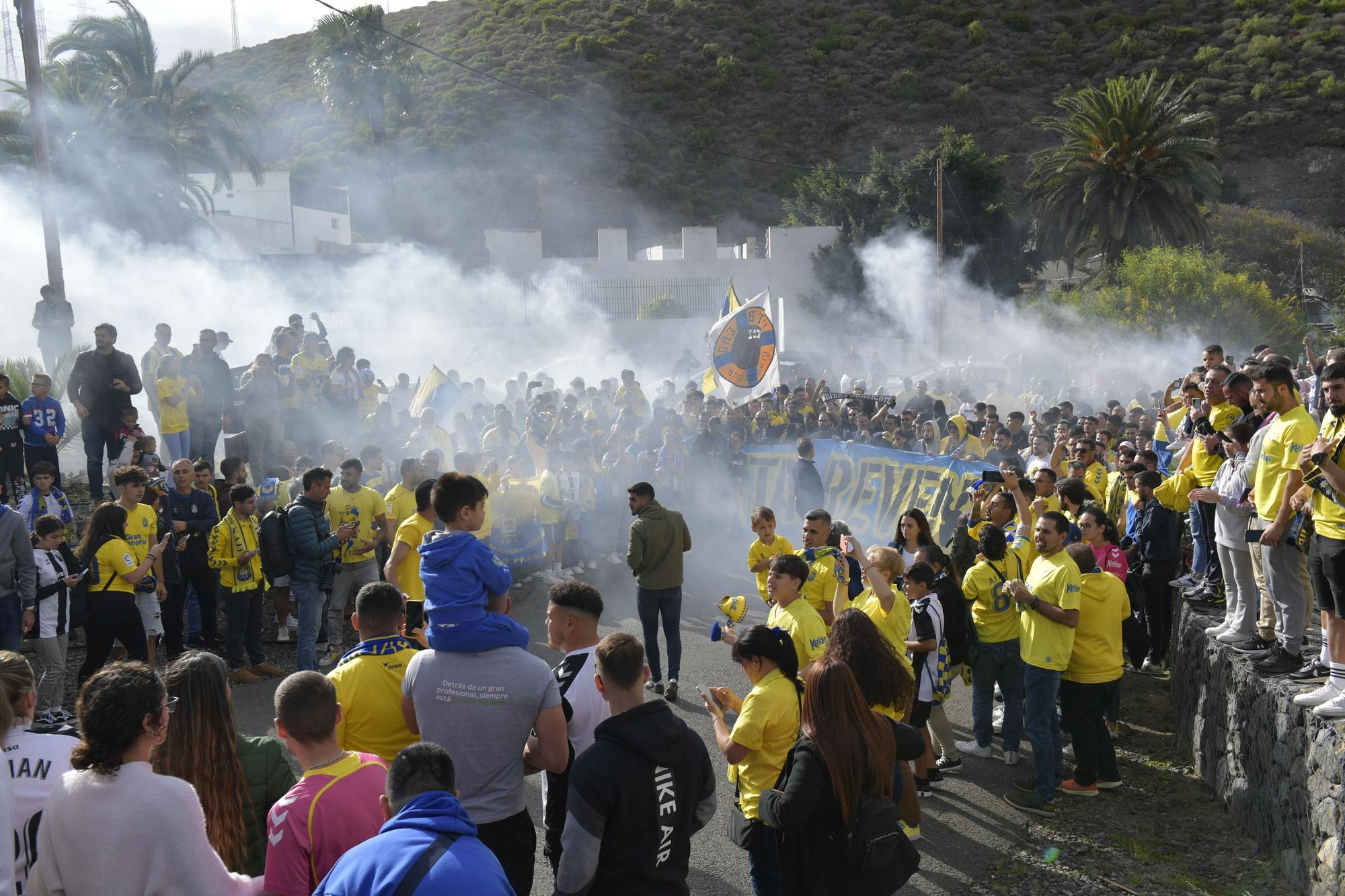 Aficionados despiden a la UD en Barranco Seco antes de ir a Tenerife