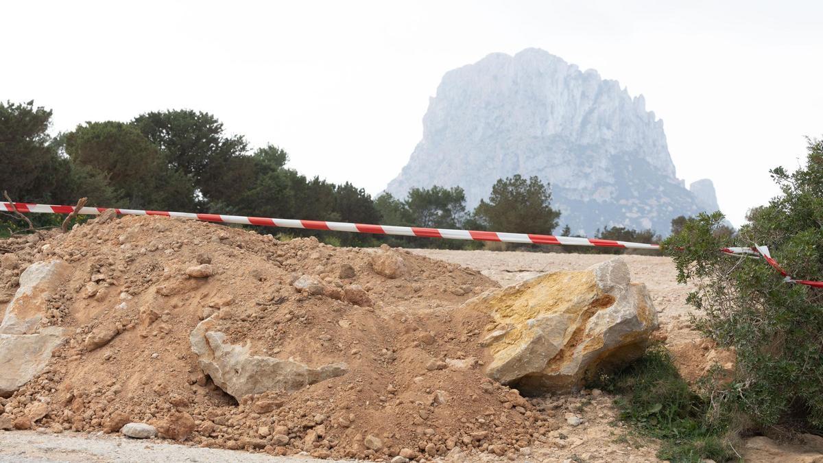Accesos cerrados al aparcamiento de Cala d'Hort