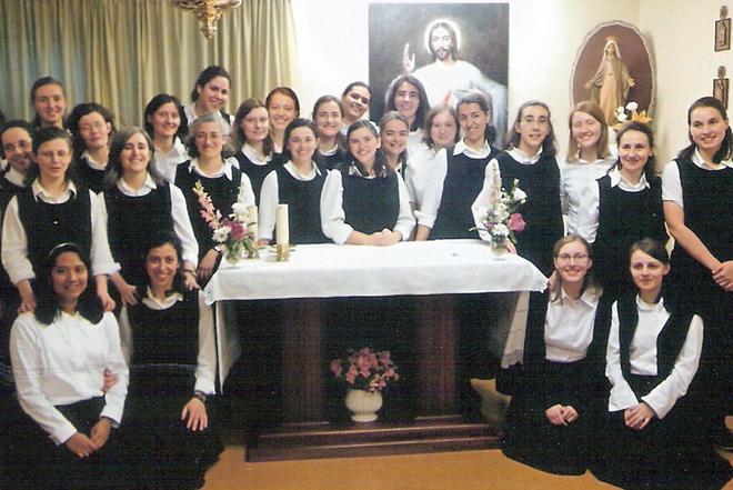 Las familias afectadas, sobre la disolución de las Hijas del Amor Misericordioso: "Lo que han hecho con las niñas es terrible, deben responder ante la justicia"