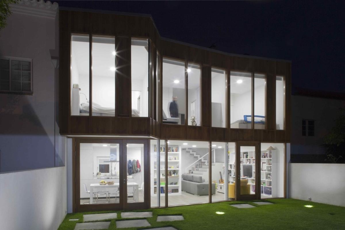 Premio Gran de Area 2014, del COAG, por una casa en Silleda, y Mención Especial Premio Juana de Vega de Arquitectura 2014.