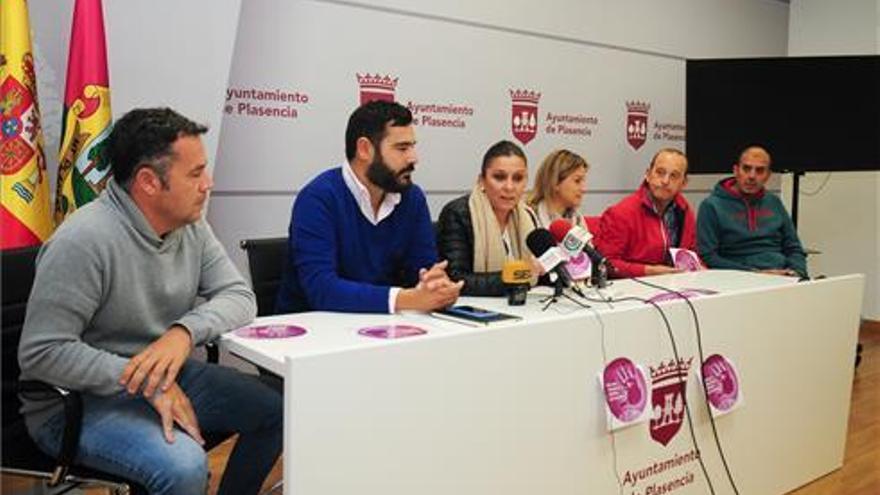 Campaña contra la violencia de género en los taxis, autobuses y vehículos policiales de Plasencia