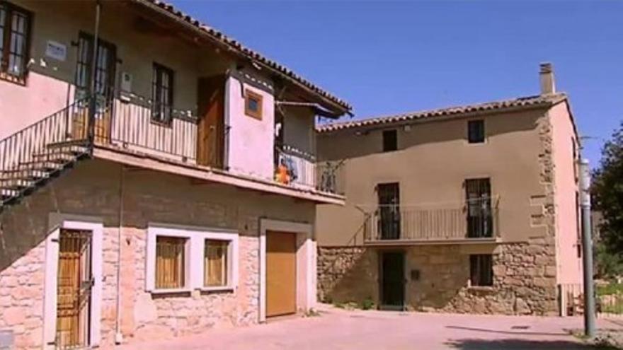 Un pueblo con menos de 300 vecinos y con unos 60.000 vehículos