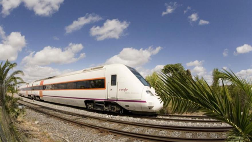 Renfe reforzará con unos 30 trenes especiales los servicios con Zafra durante los días de la feria ganadera