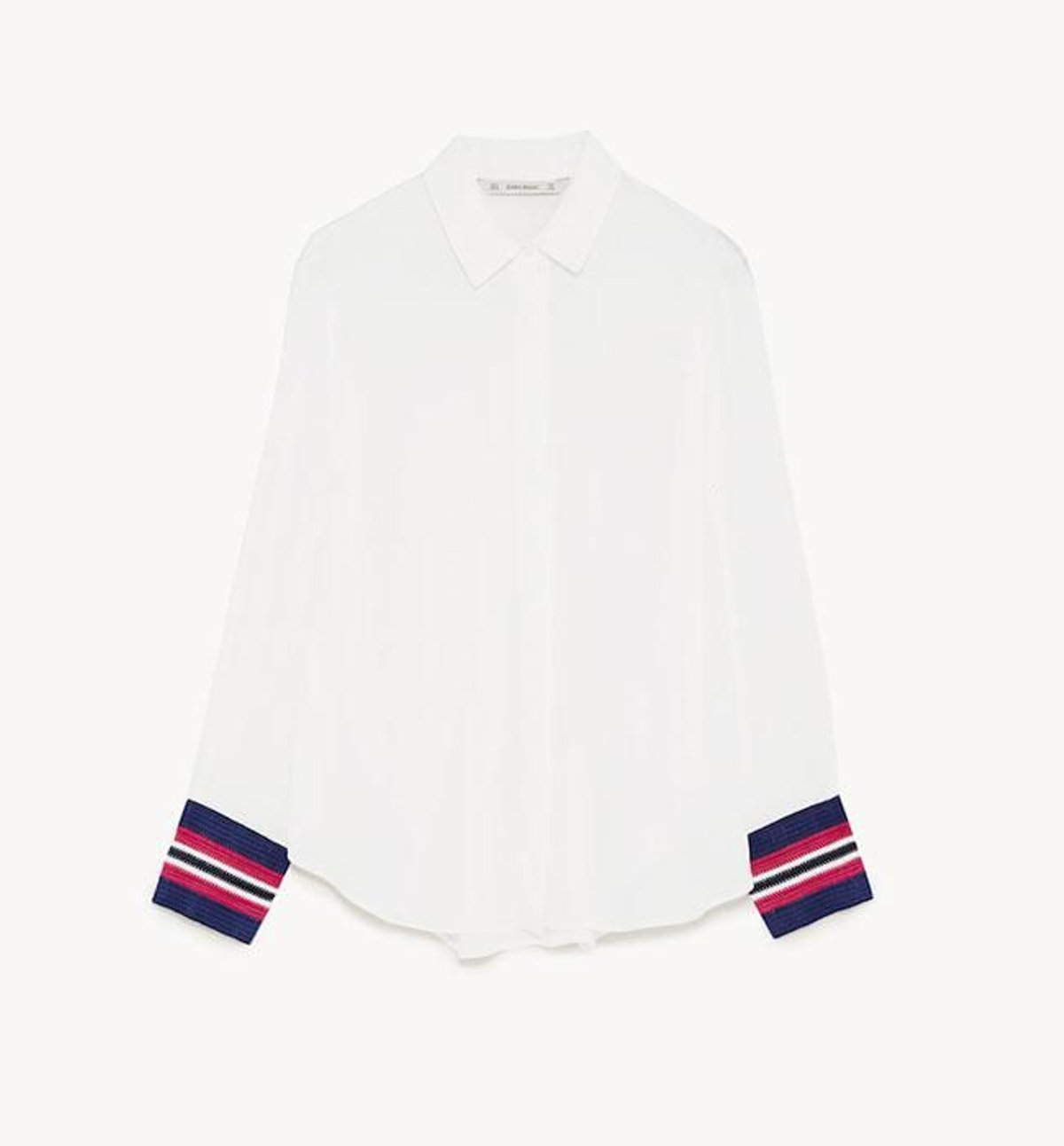 20 camisas de Zara: blanca con puños combinados