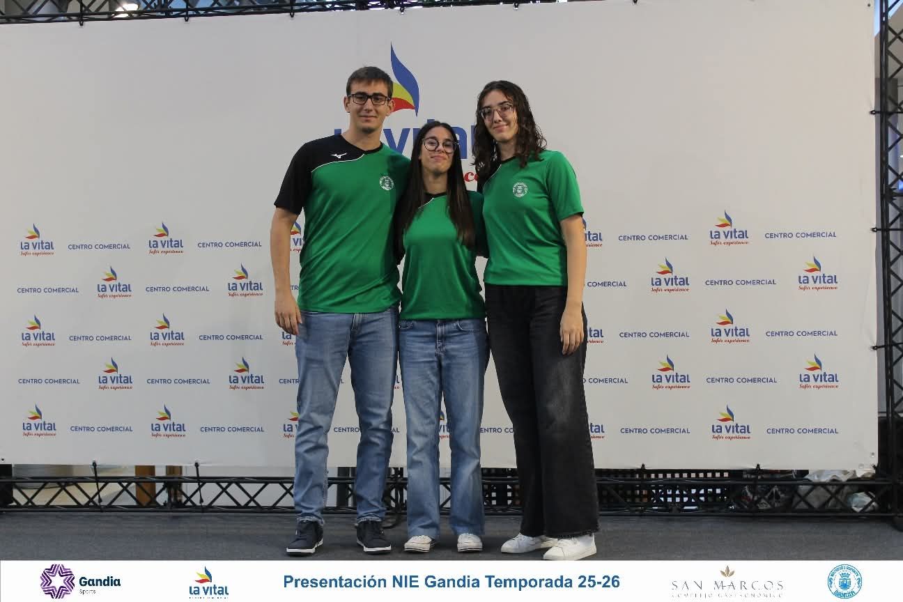 El Natació i Esports Gandia presenta a nadadores, nadadoras y técnicos