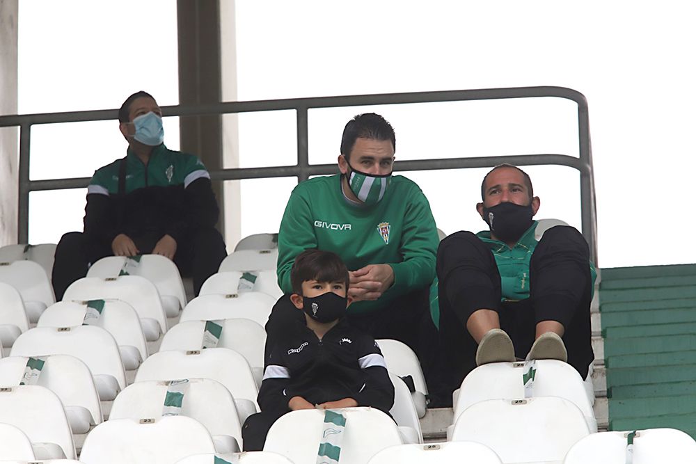 Aficionados asistentes al encuentro Córdoba CF-Cádiz B