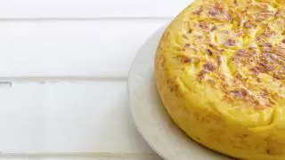 Esta es la receta de la tortilla de patatas de Dani García (con mantequilla)