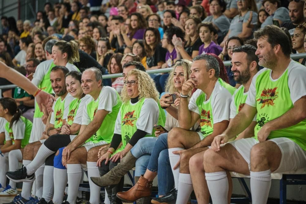 Partido benéfico de políticos y murgueros para recaudar juguetes