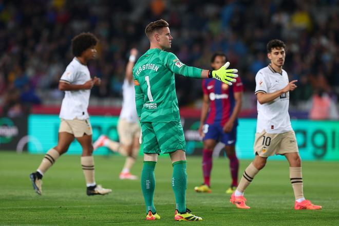 FC Barcelona - Valencia CF, el partido de la jornada 33 de LaLiga EA Sports, en imágenes.