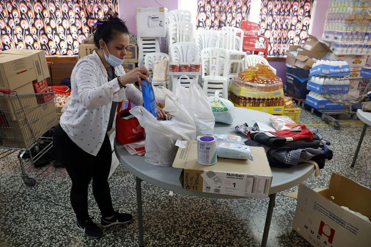 Refugiados ucranianos recogen ayuda en Málaga para los desplazados por la guerra