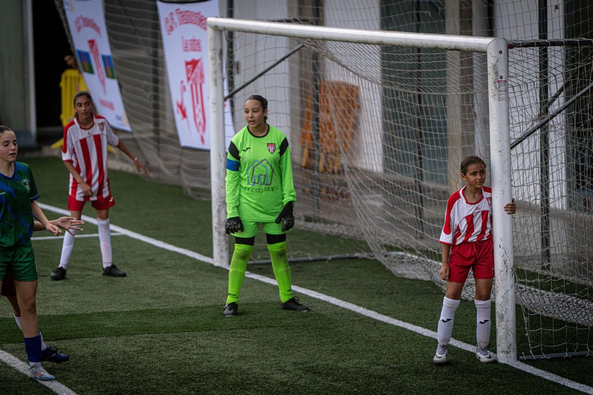 Las niñas gitanas lideran el cambio del fútbol femenino en La Mina
