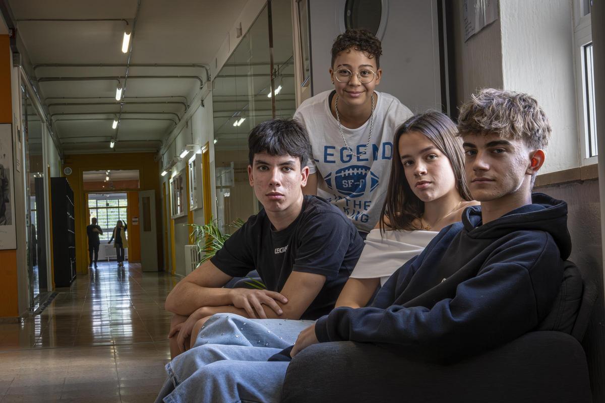 Los cuatro estudiantes de primero de Bachillerato, este otoño en Barcelona.