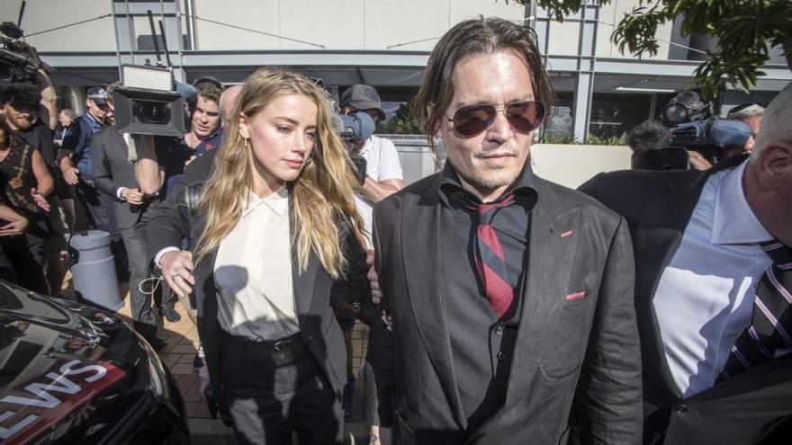 La mujer de Johnny Depp admite que ella coló los perros del actor en Australia