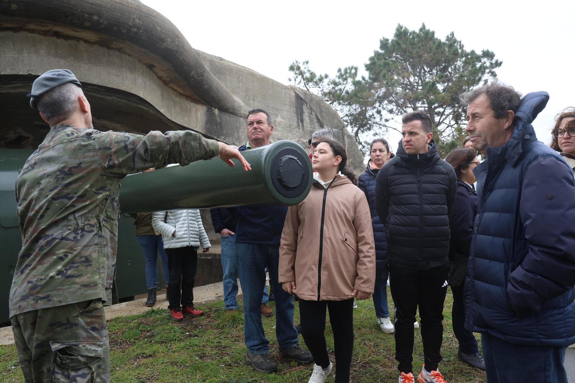 Participantres en las visitas organizadas por Pinchanogrove en la batería militar de Puerto Cuaces.