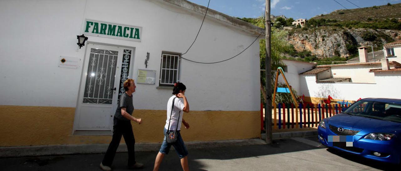 Las Cortes exigen un futuro para las farmacias rurales