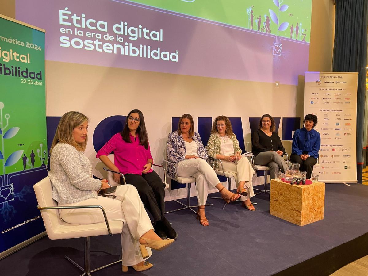 Participantes en la mesa de debate.