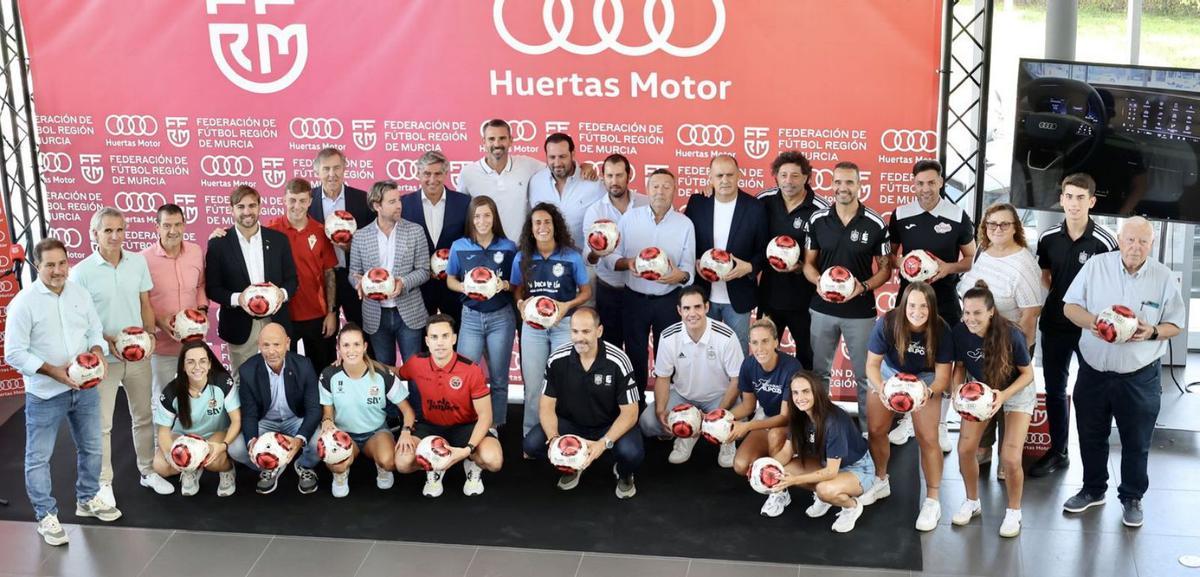 La Federación presenta los balones oficiales de la temporada  | JUAN CARLOS CAVAL