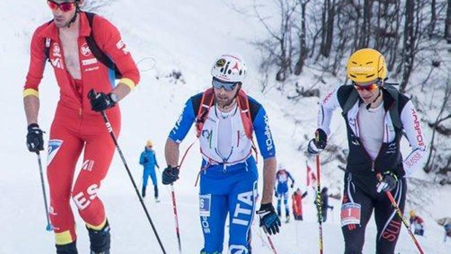 Kilian Jornet (esquerra), durant l&#039;esforç d&#039;ahir a la prova de relleus