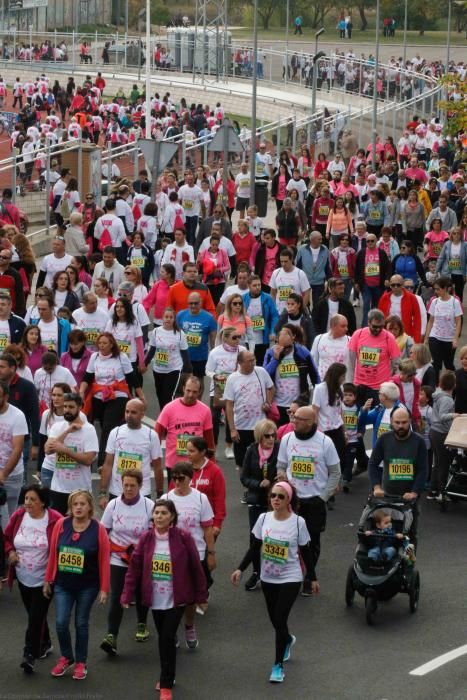 10.000 zamoranos se tiñen de rosa contra el cáncer