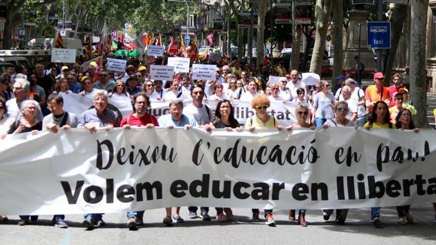 Imatge de la manifestació de la comunitat educativa a favor d&#039;educar en llibertat a Barcelona.