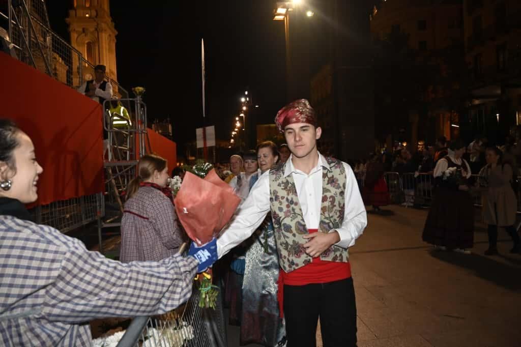 En imágenes | Zaragoza vive su día grande con la Ofrenda de Flores a la Virgen del Pilar