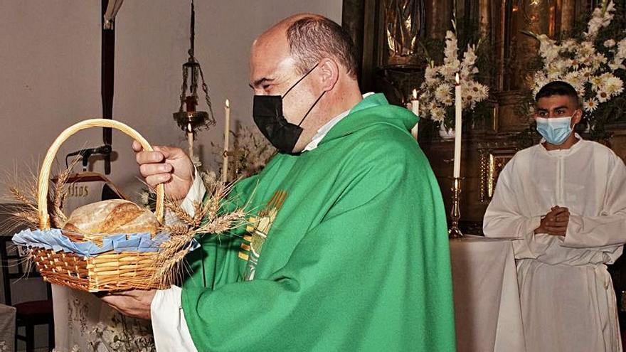 Ofrenda de pan alistano en San Vicente de la Cabeza. | Ch. S. 